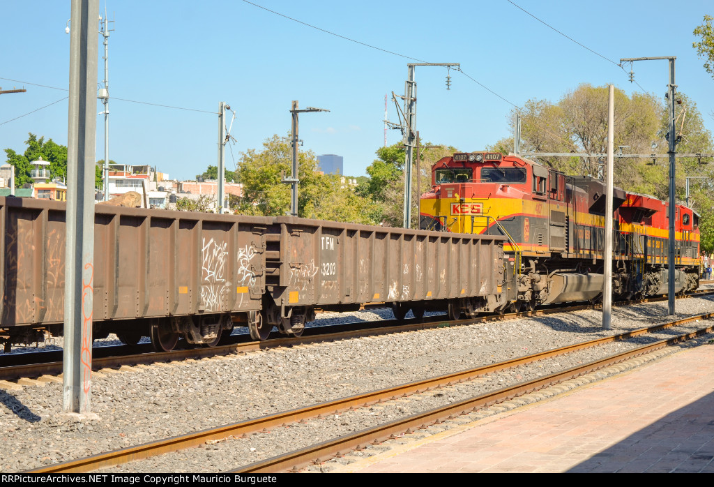 KCSM ES44AC & KCS SD70ACe Locomotives with train